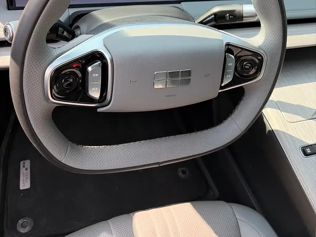 Geely Galaxy E8 — фото 3