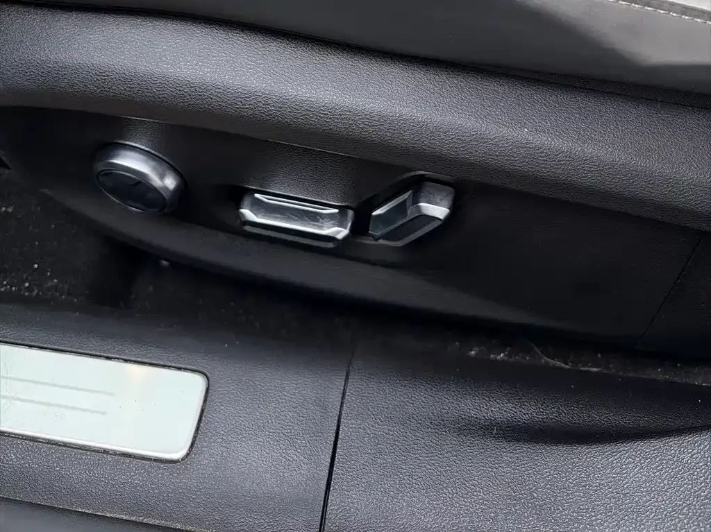 Geely Galaxy E8 — фото 10