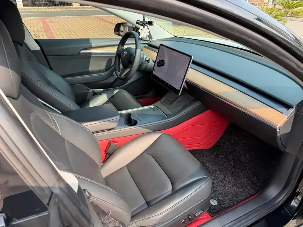 Tesla Model 3 — фото 3