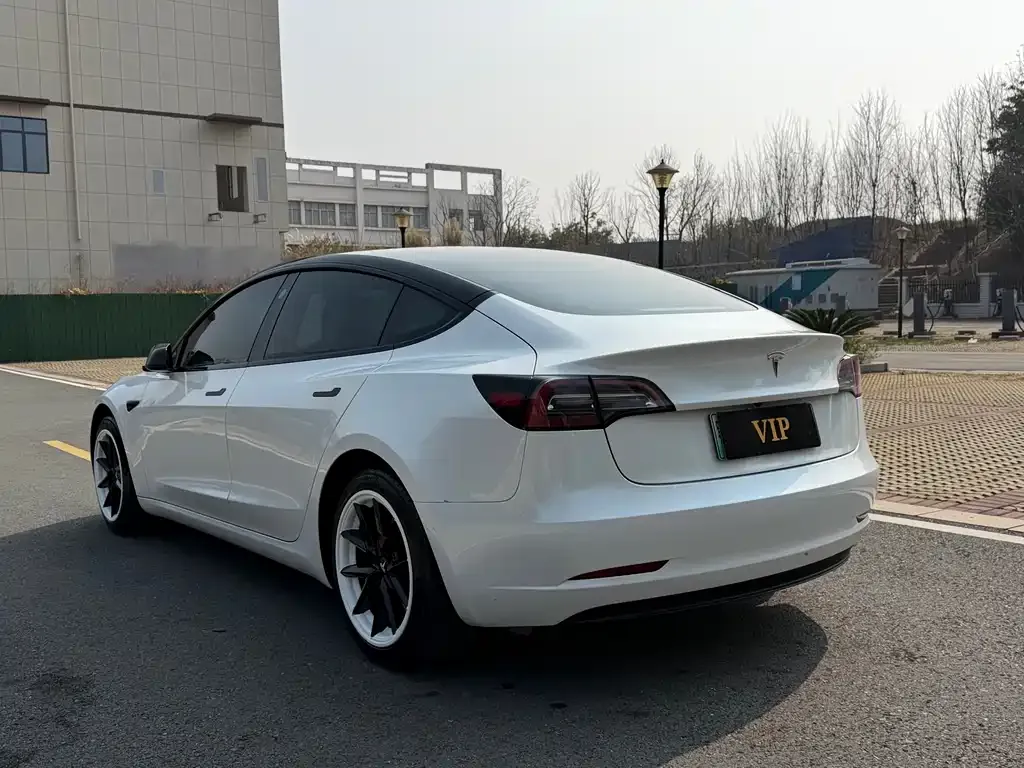Tesla Model 3 — фото 5