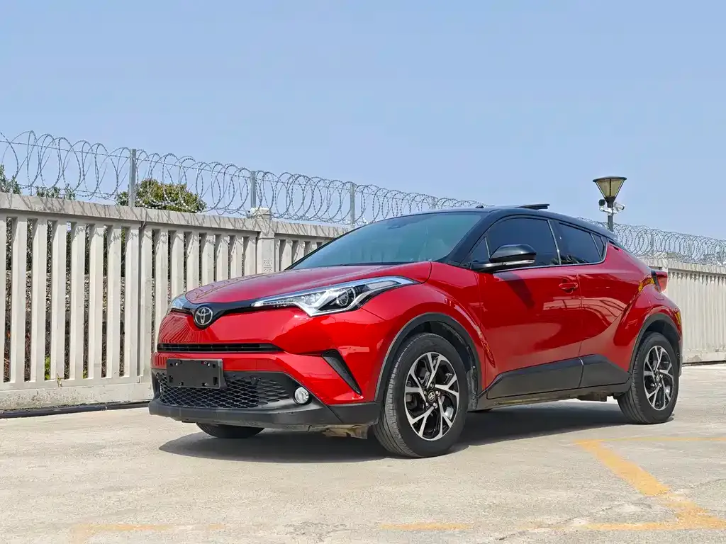 Toyota C-HR — фото 1