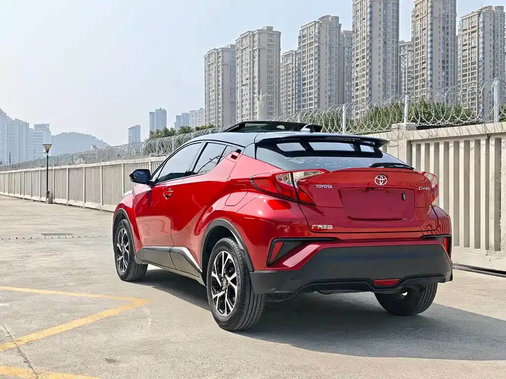 Toyota C-HR — фото 8