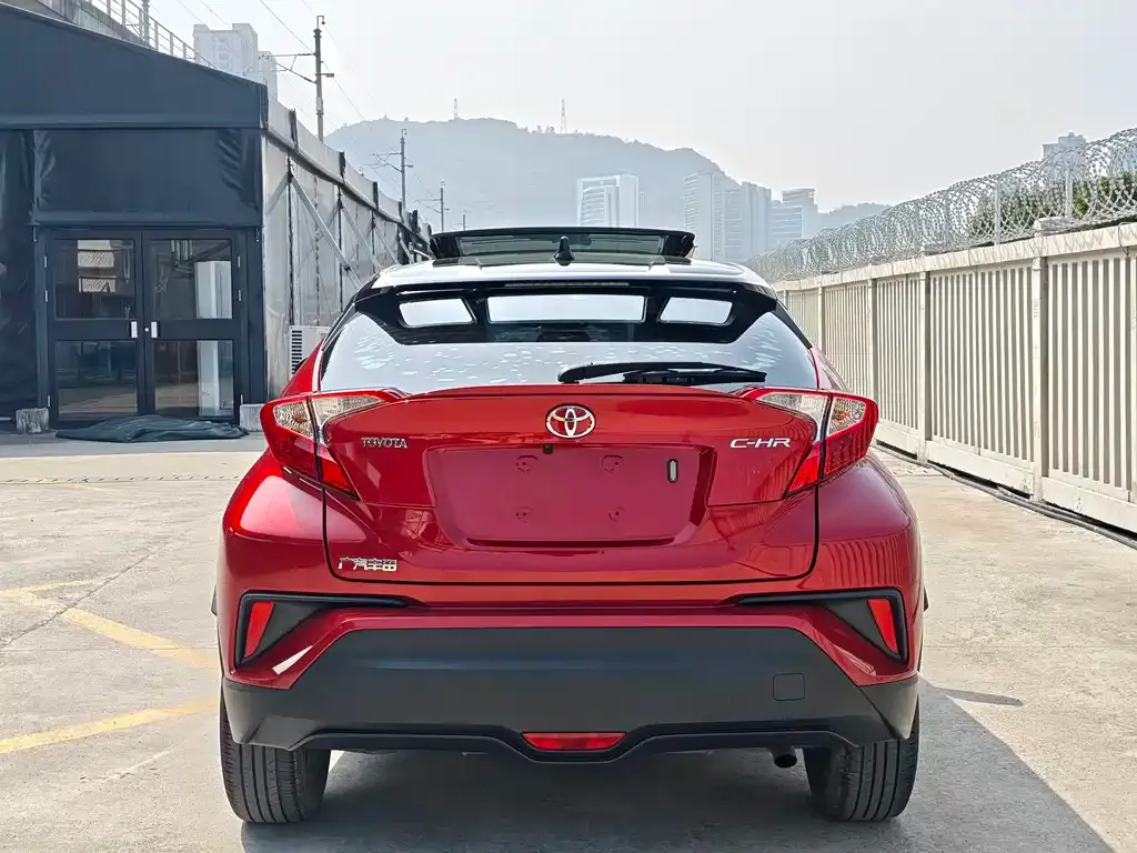 Toyota C-HR — фото 9