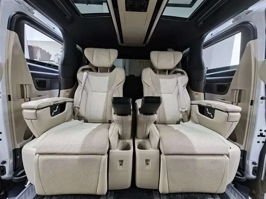 Toyota Alphard — фото 8