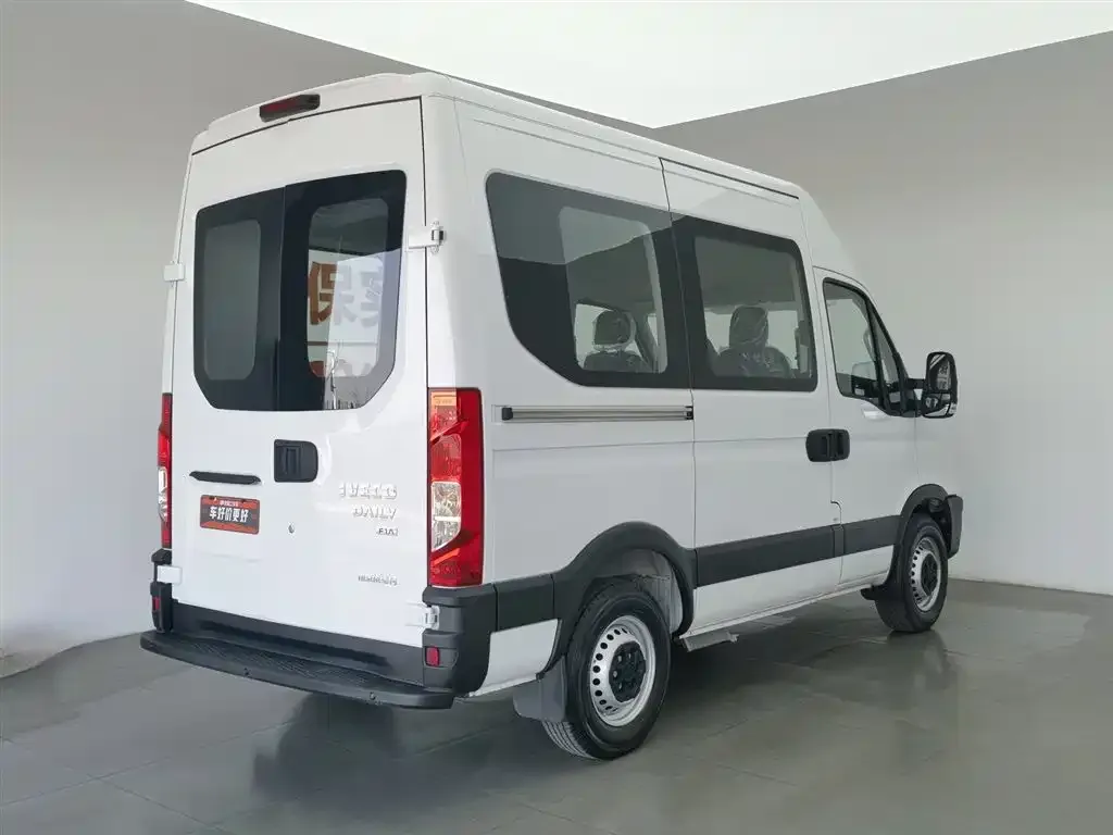 IVECO Ousheng — фото 3