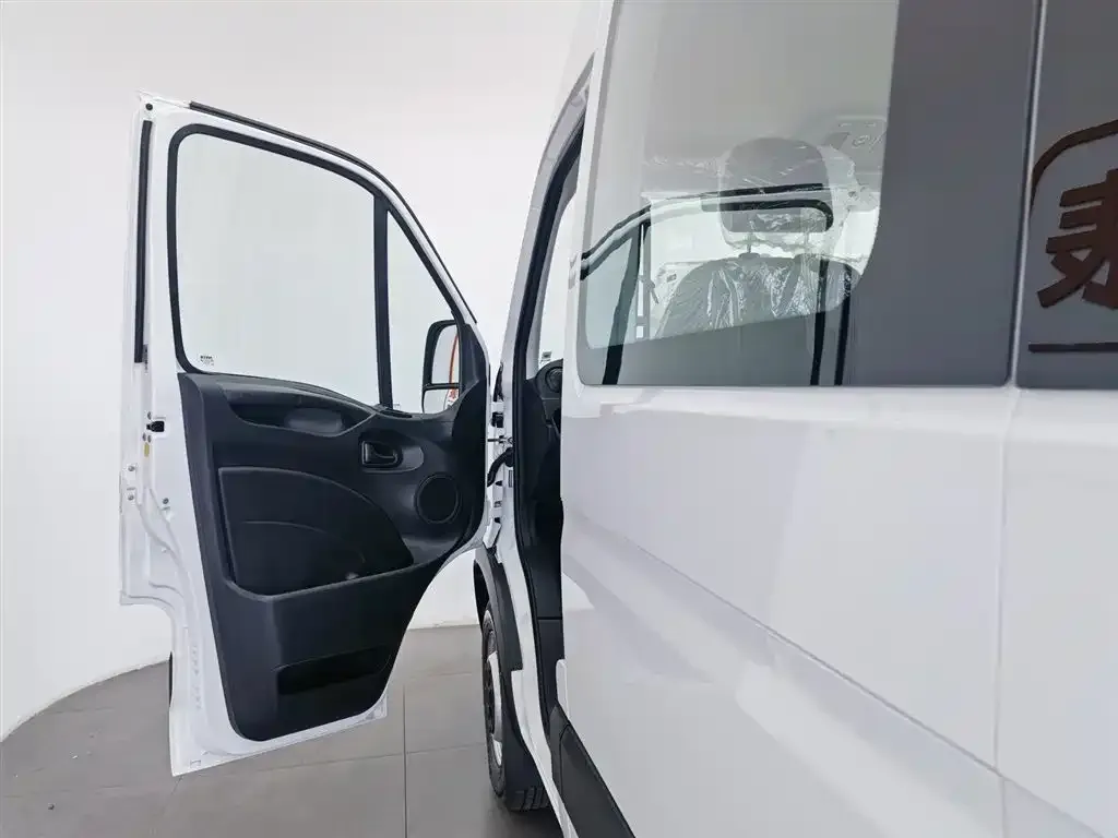 IVECO Ousheng — фото 4