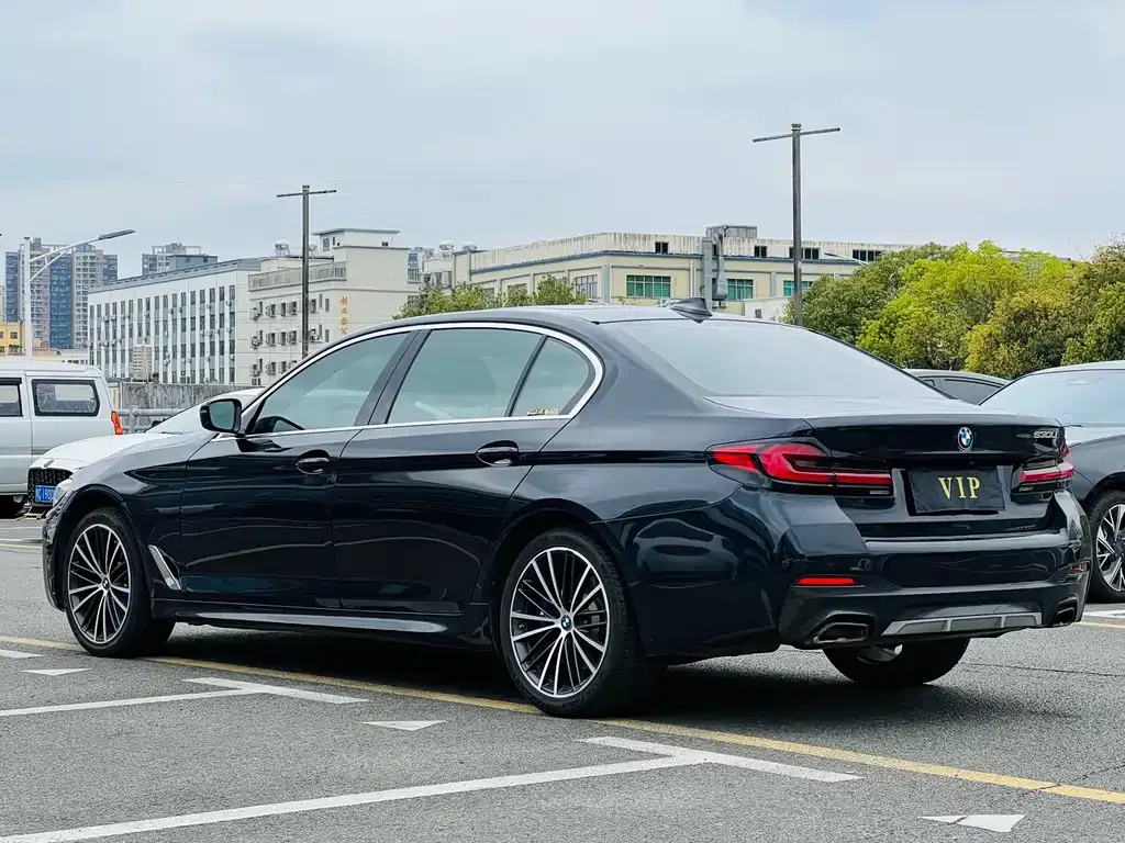 BMW 5 Series — фото 5