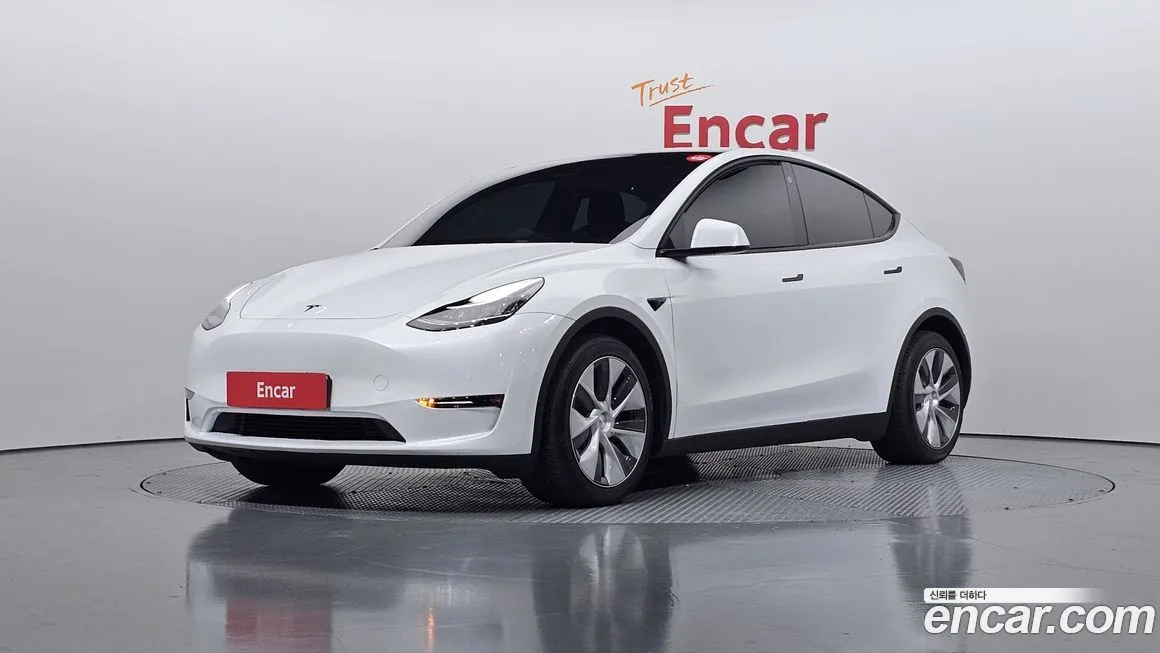 Tesla Model Y — фото 1