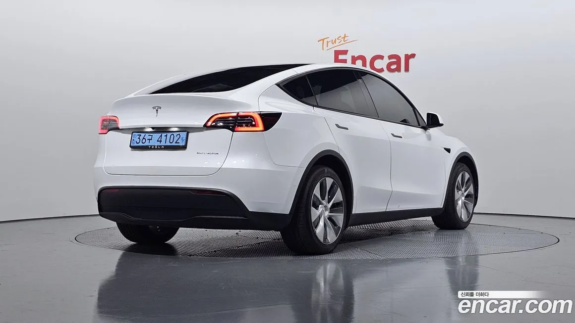 Tesla Model Y — фото 3