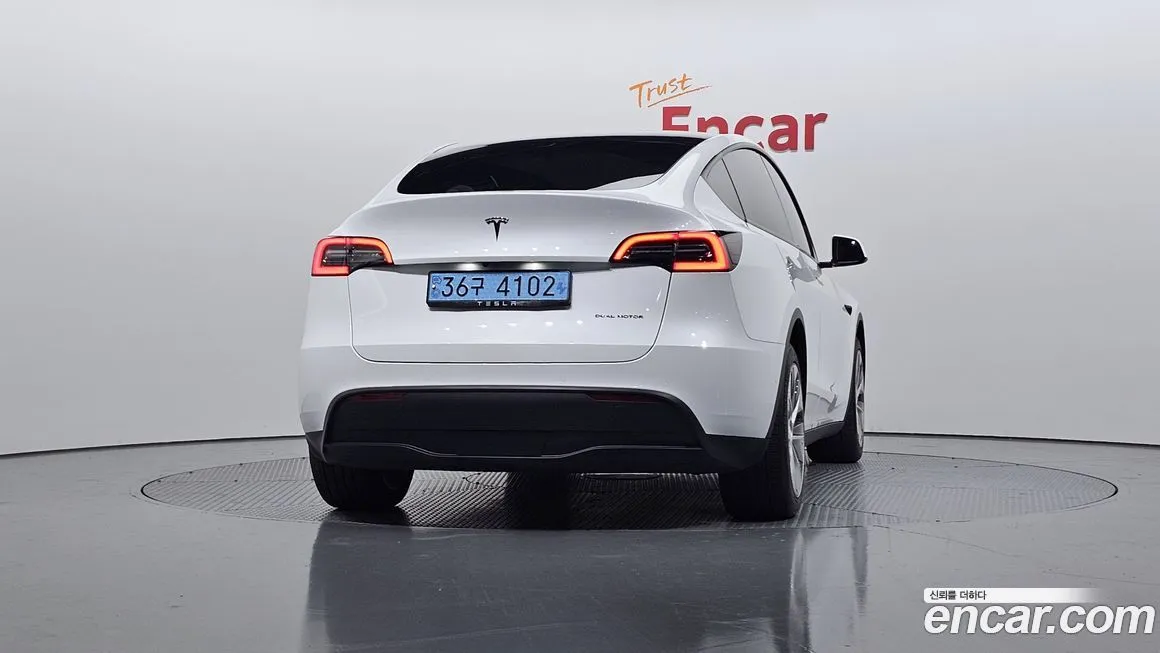 Tesla Model Y — фото 10