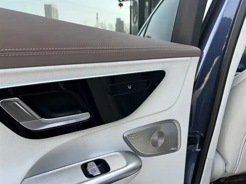 Mercedes-Benz EQE SUV — фото 7