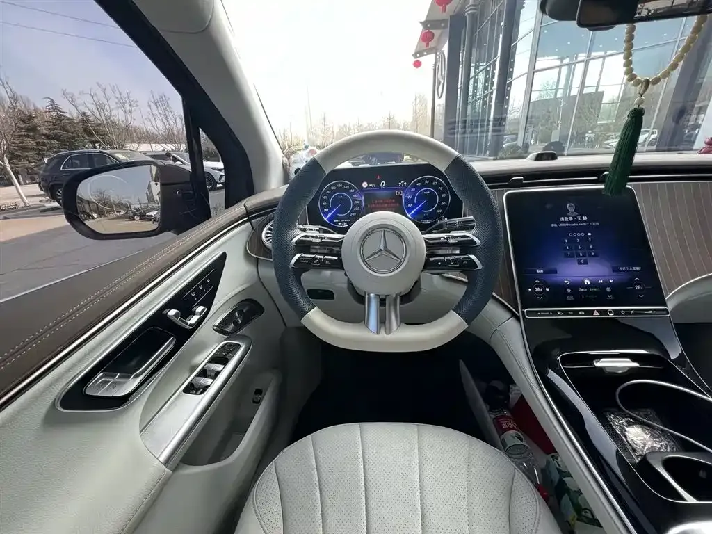 Mercedes-Benz EQE SUV — фото 3