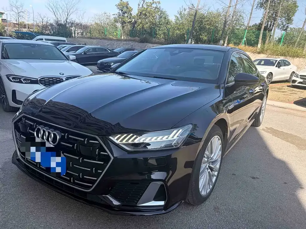 Audi A7L — фото 1