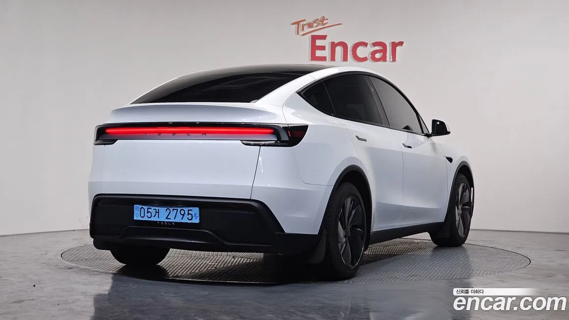 Tesla Model Y — фото 3