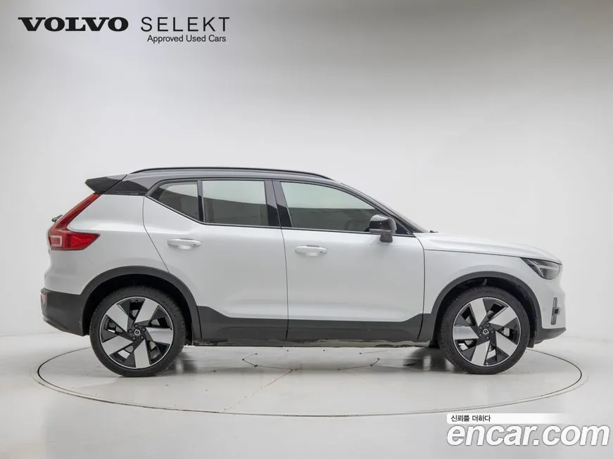 Volvo XC40 — фото 7