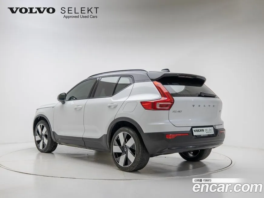 Volvo XC40 — фото 6