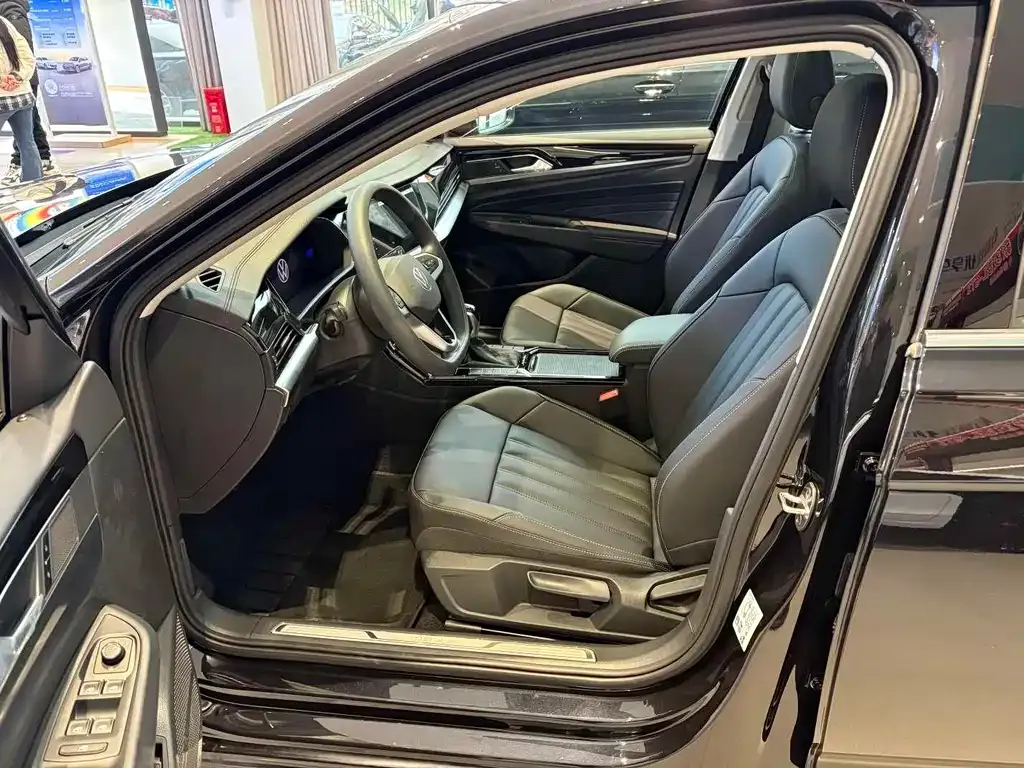 Volkswagen Passat New Energy — фото 5