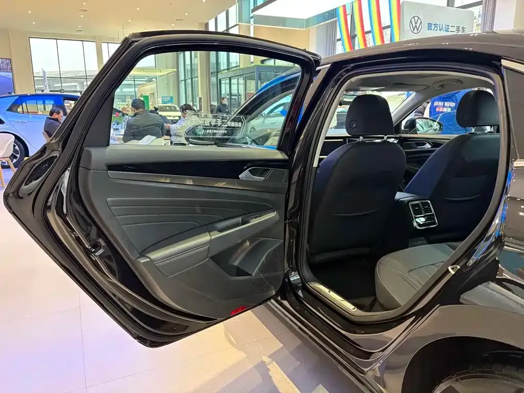 Volkswagen Passat New Energy — фото 9