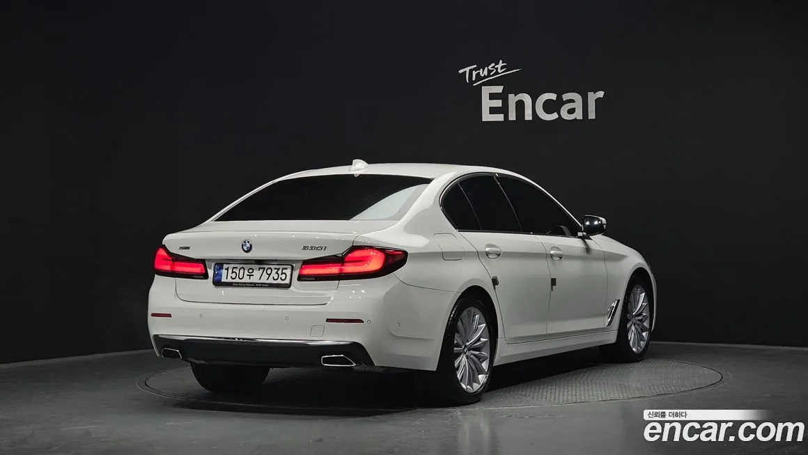 BMW 5-Series — фото 10