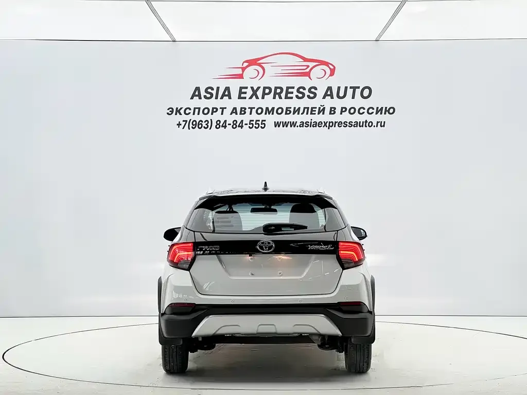 Toyota Yaris L — фото 2