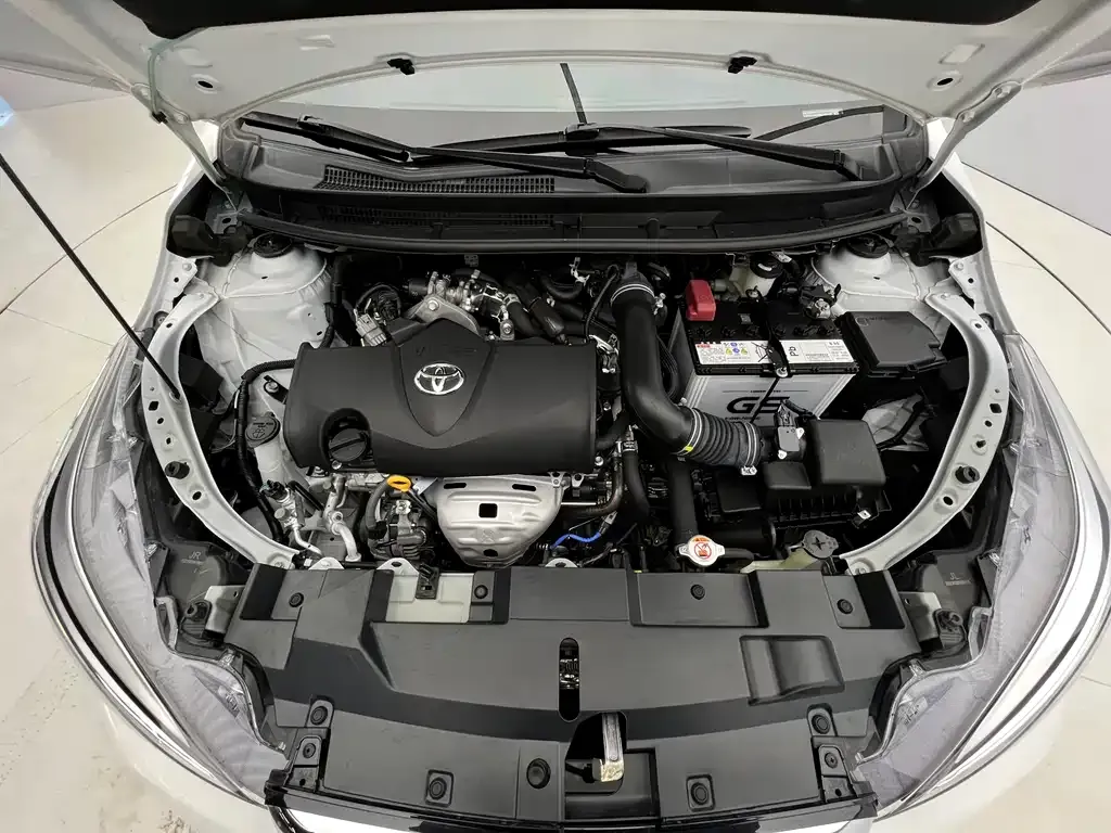 Toyota Yaris L — фото 7
