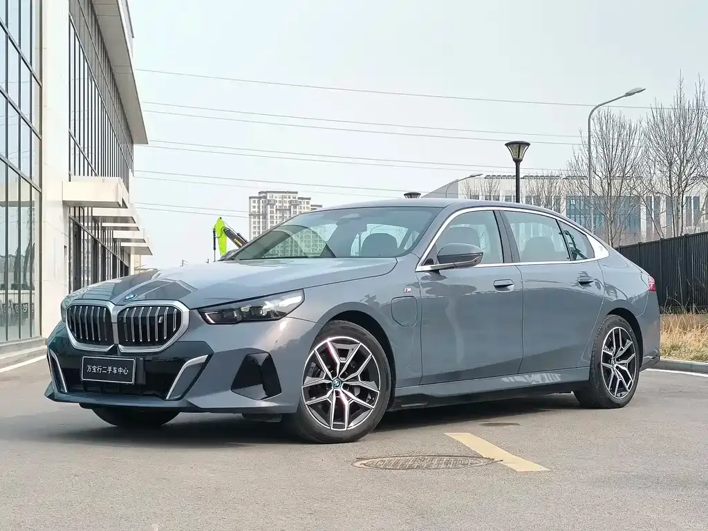 BMW i5 — фото 1