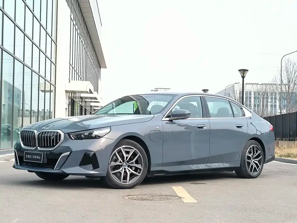 BMW i5 — фото 10