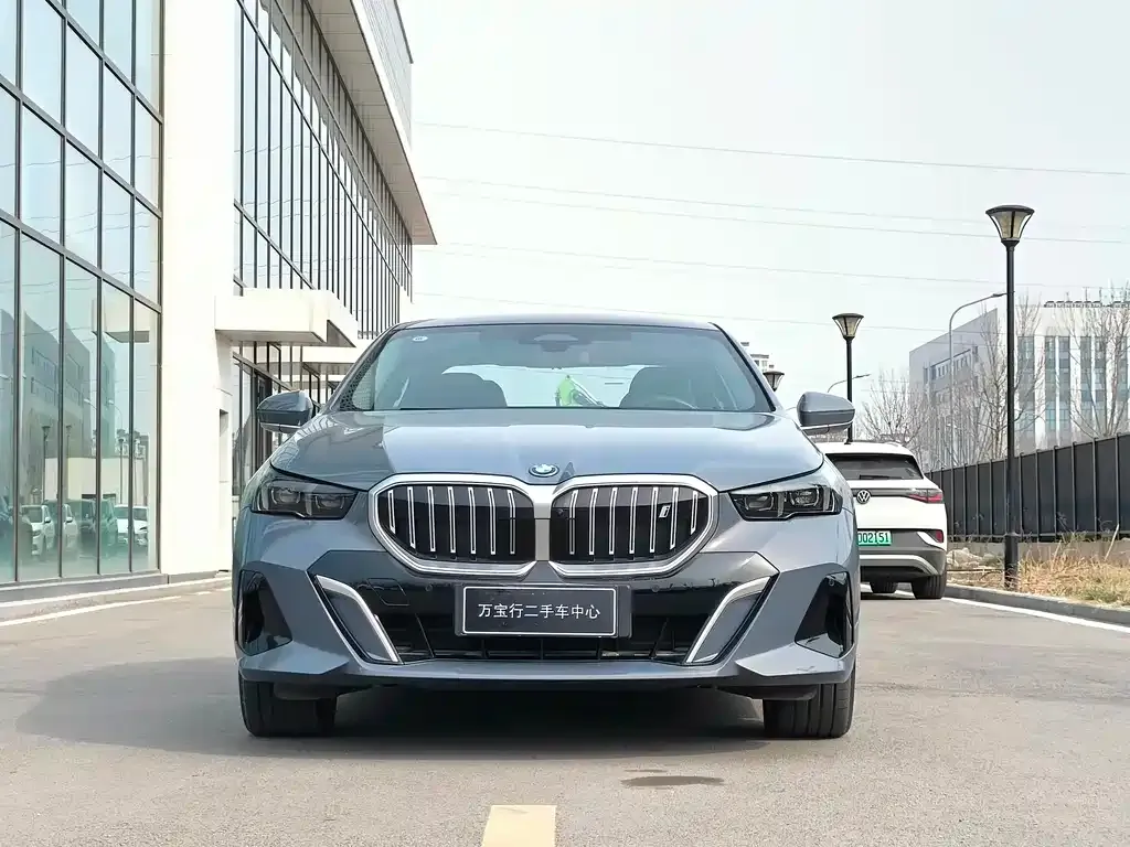 BMW i5 — фото 8