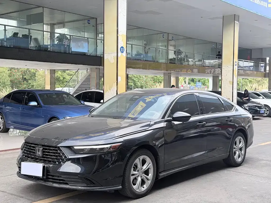 Honda Accord — фото 1