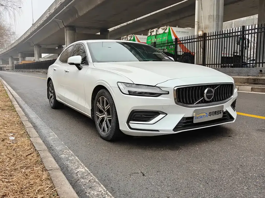 Volvo S60 — фото 8