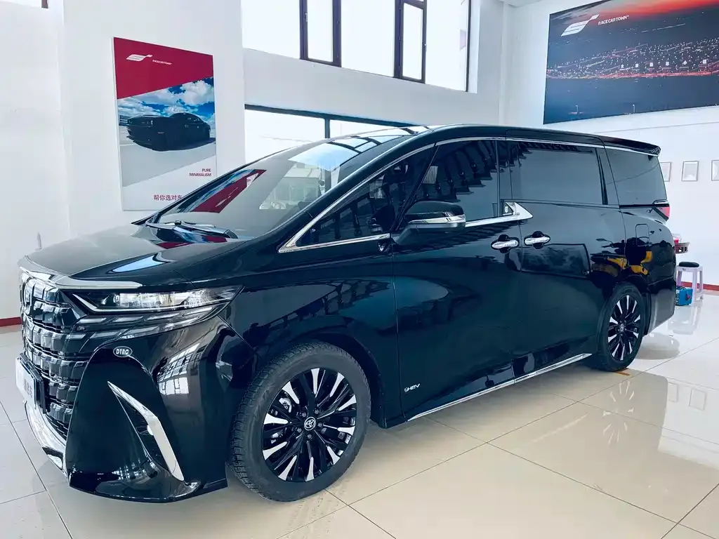 Toyota Alphard — фото 1
