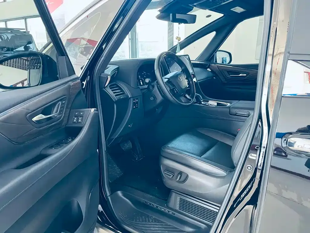 Toyota Alphard — фото 10