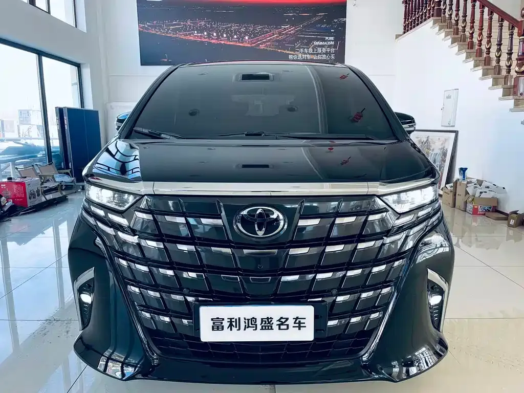 Toyota Alphard — фото 4