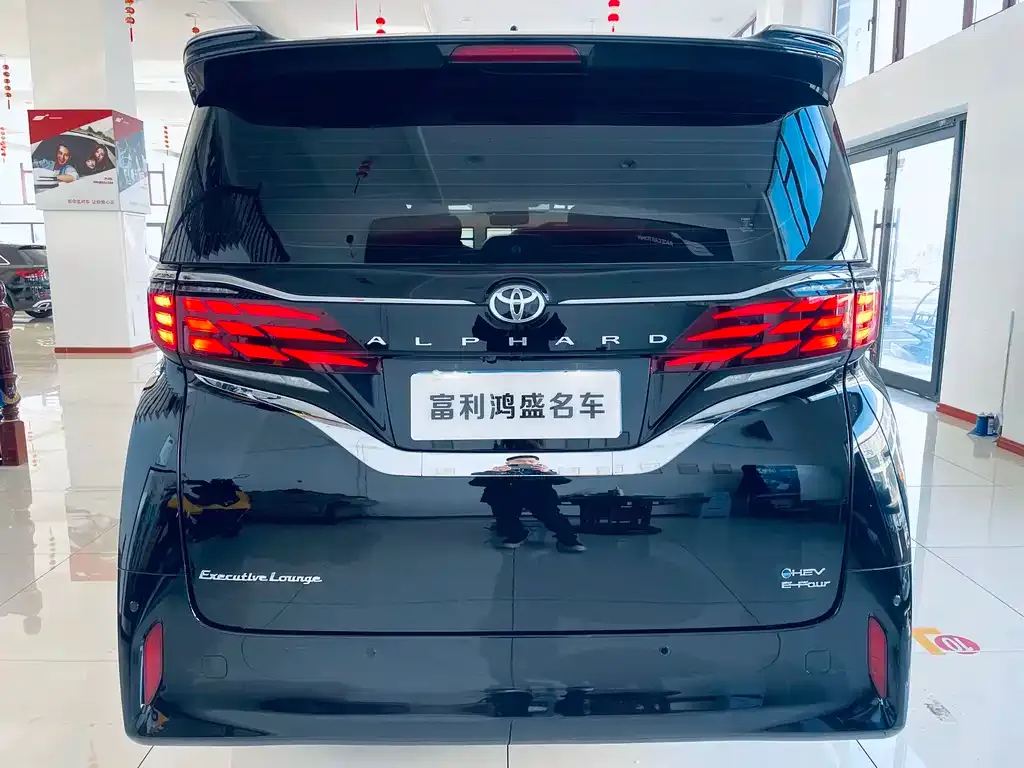 Toyota Alphard — фото 2