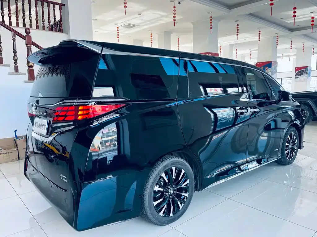 Toyota Alphard — фото 3