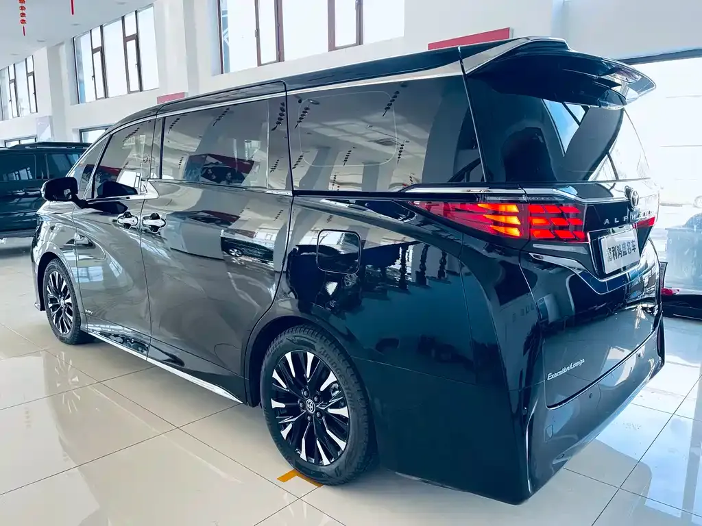 Toyota Alphard — фото 6