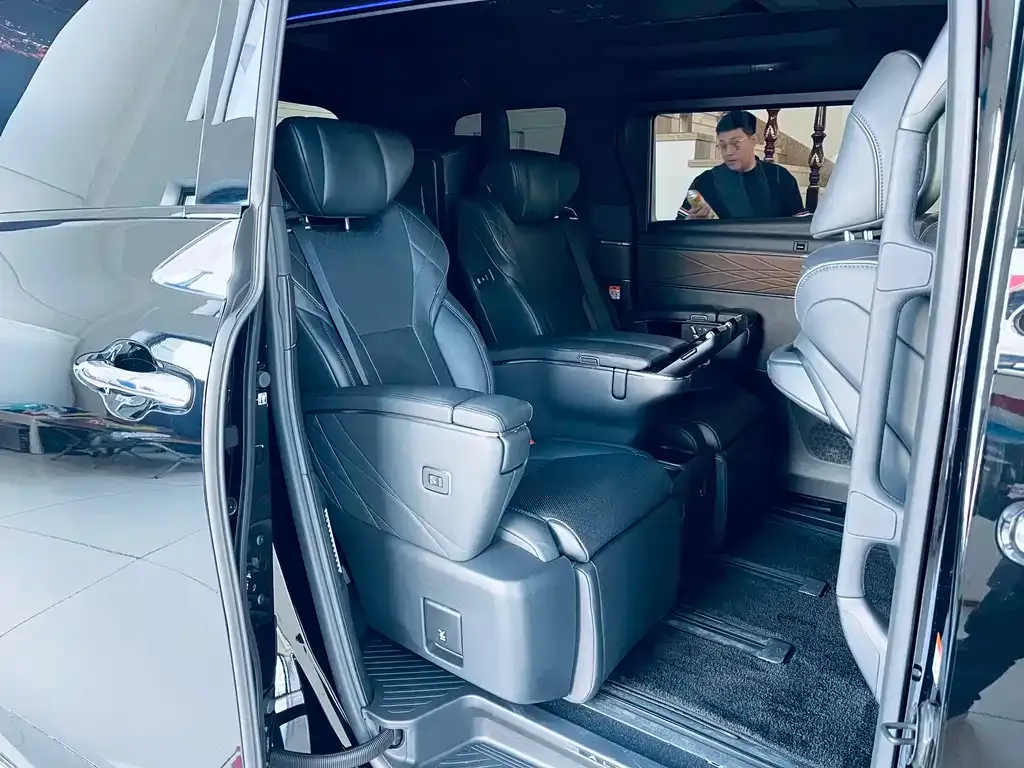 Toyota Alphard — фото 8