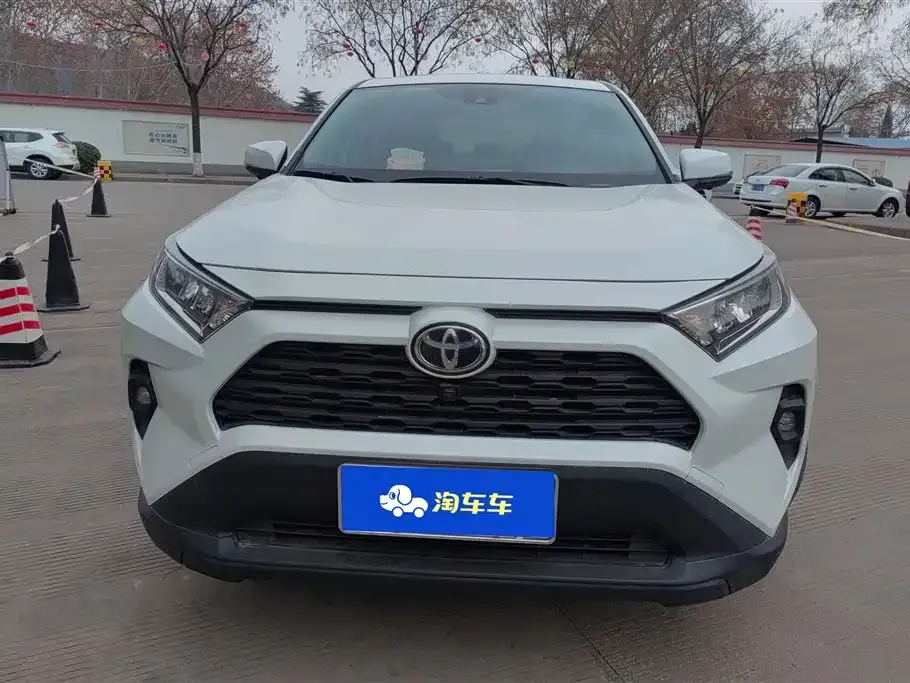Toyota RAV4 — фото 4
