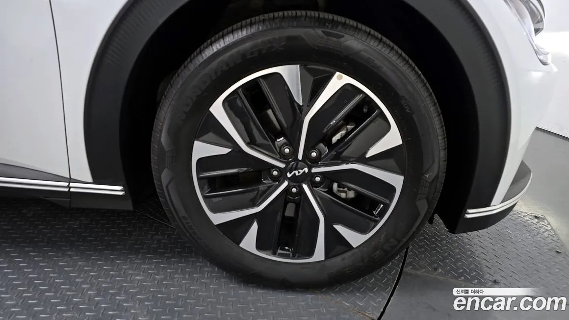 Kia EV6 — фото 8