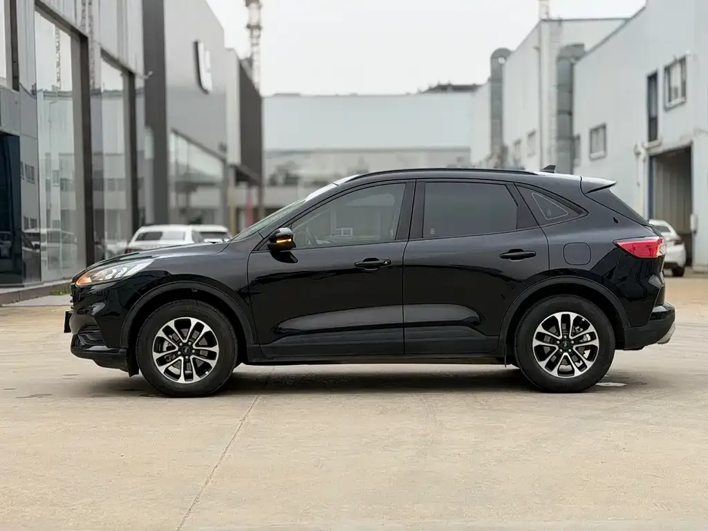 Ford Escape — фото 8