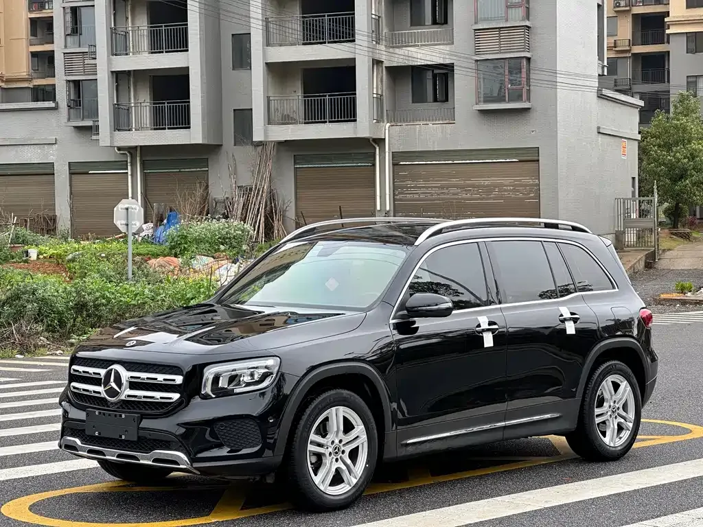 Mercedes-Benz GLB — фото 1