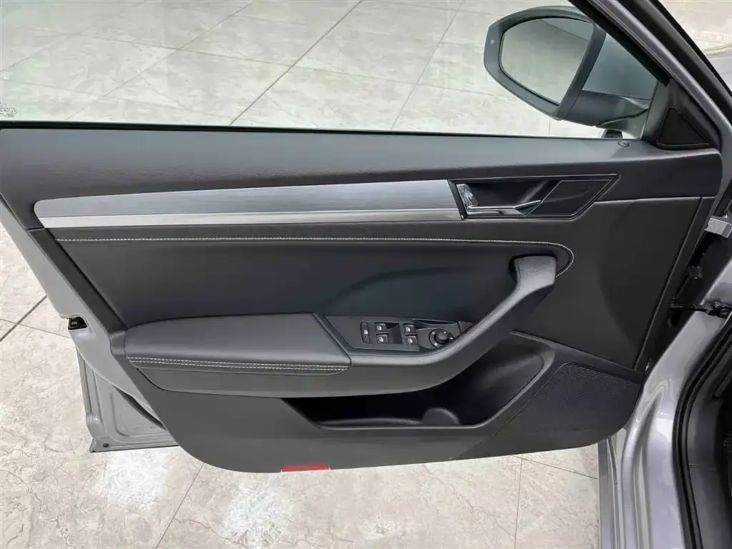 Skoda Superb — фото 8