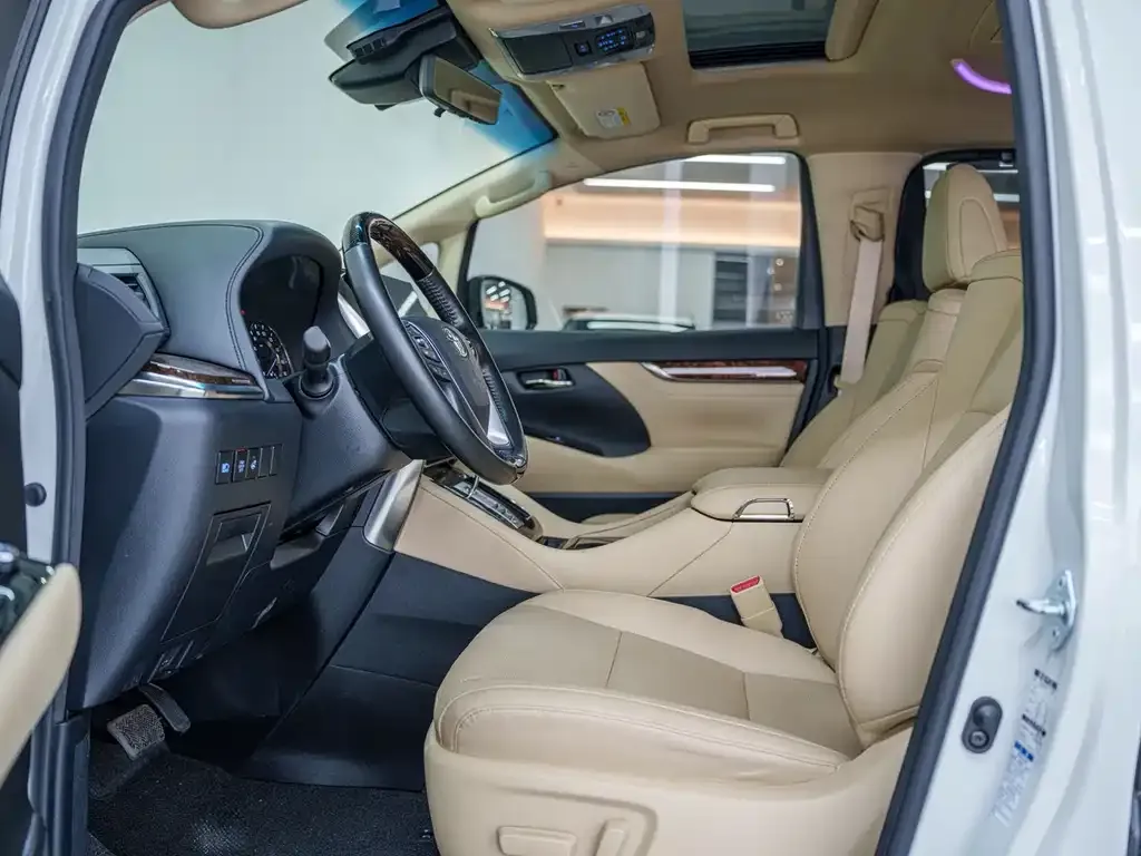 Toyota Alphard — фото 6