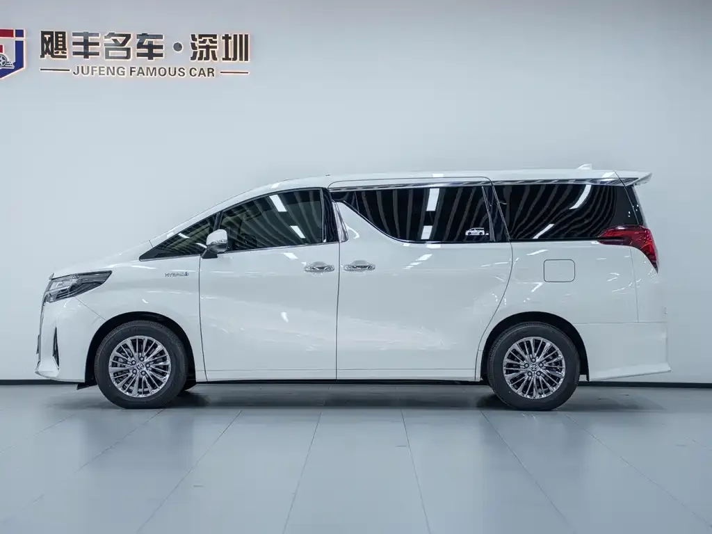 Toyota Alphard — фото 4