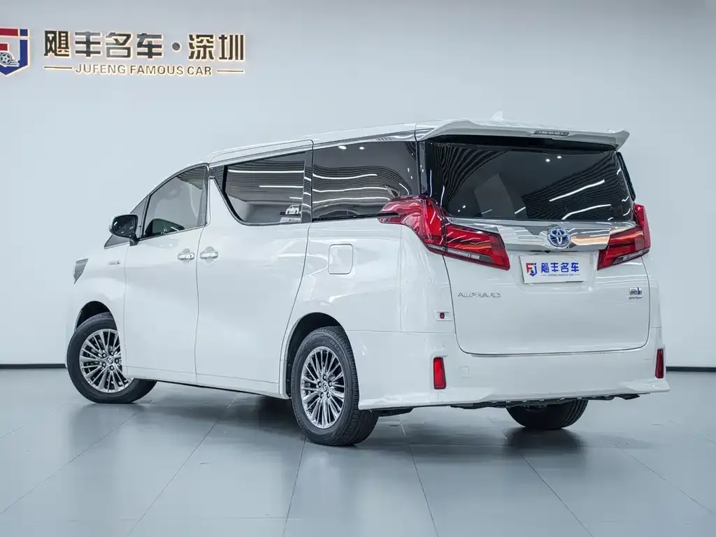 Toyota Alphard — фото 5