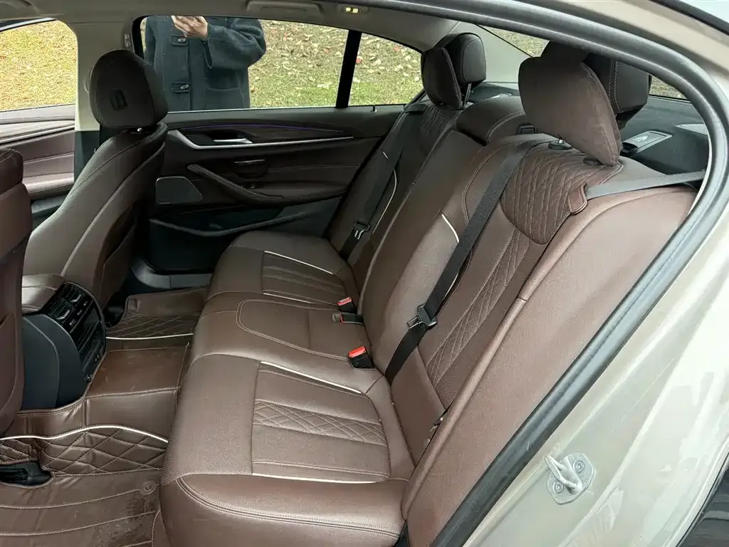 BMW 5 Series New Energy — фото 2