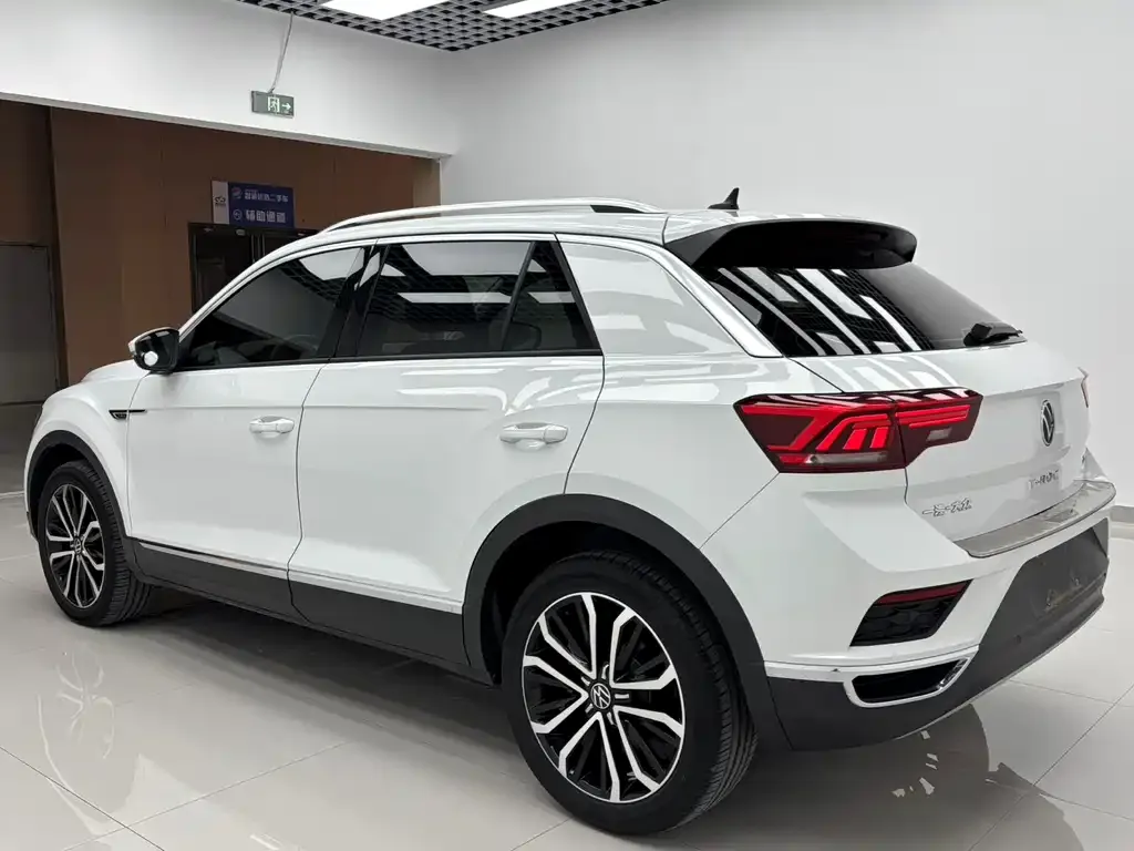 Volkswagen T-Roc — фото 10