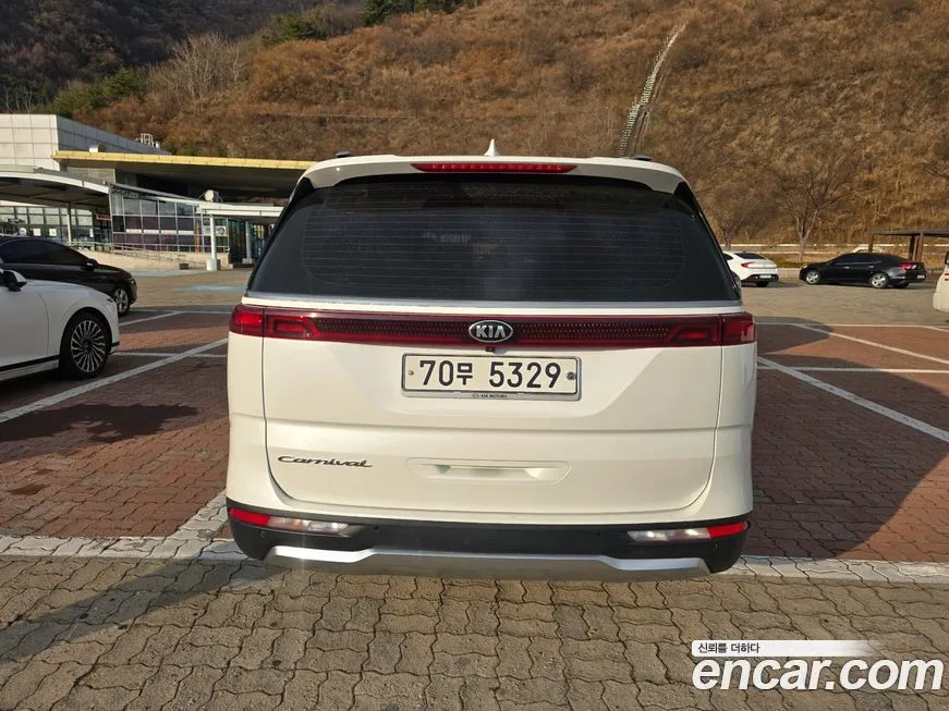 Kia Carnival — фото 10