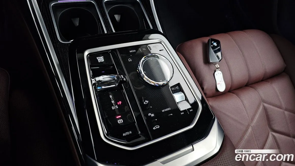 BMW 7-Series — фото 10