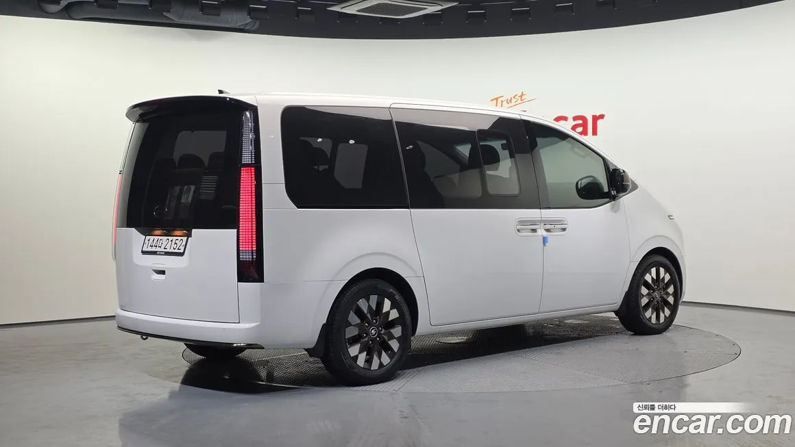 Hyundai Staria — фото 2